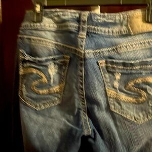 Silver capris Suki size 29 length 25 destroyed